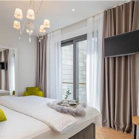 4 Bedroom Luxury Beachfront Villa with Large Outdoor & Indoor Heated Pools near Omis, Sleeps 10.